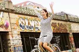 Cycliste sur le canal du Danube