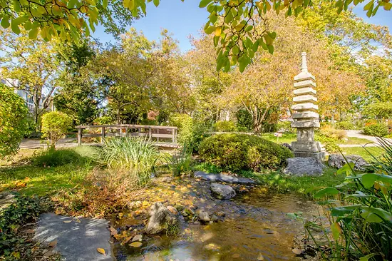 Jardin japonais dans le 19e arrondissement 